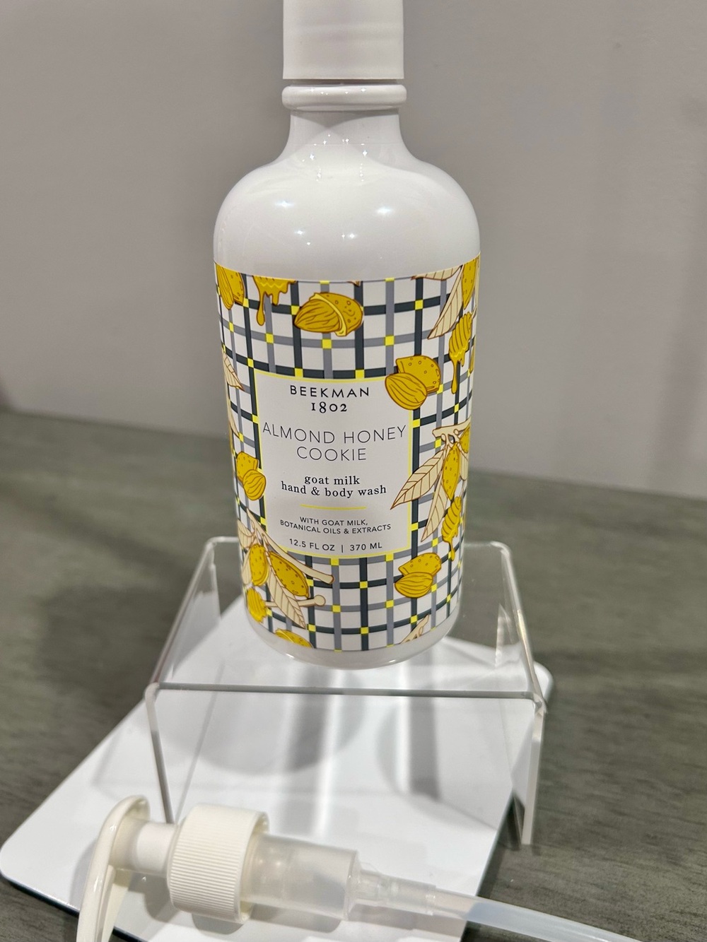 Beekman 1802 Almond Honey Cookie Goat Milk Body Wash - with pump